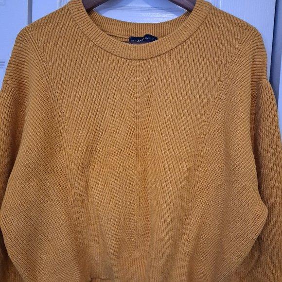 Zara Sweaters - Zara Long Sleeved Knit Sweater Size: Large
